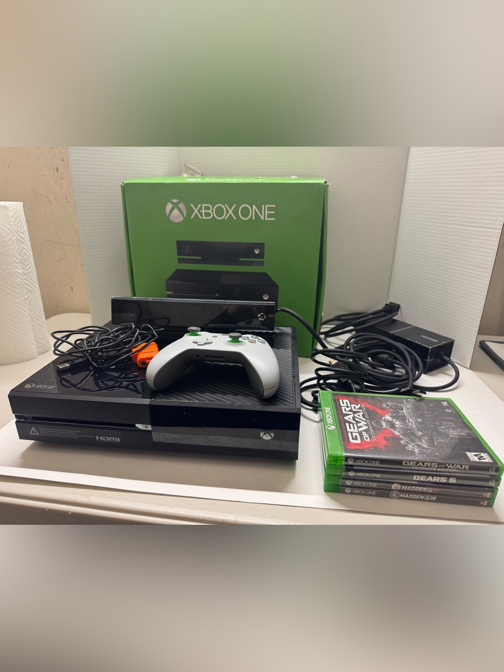 Microsoft Xbox One Console 500 GB With Kinect Bundle - Controller, 4 Games & Box